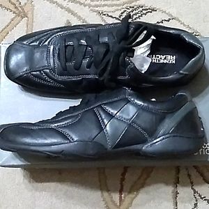 Kenneth Cole black laced shoes